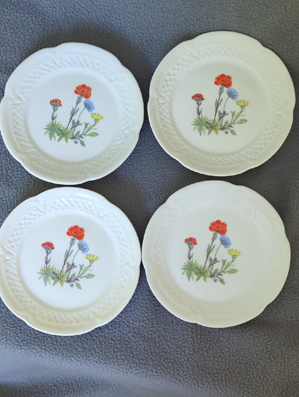 Lourioux Set Of 4 Canape Plates. Porcelain.